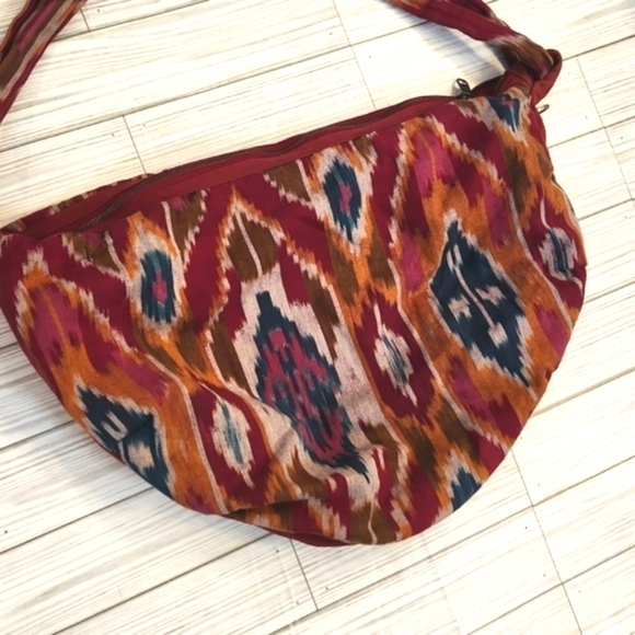 Womens American Eagle Outfitters boho Aztec colorful shoulder bag. - Picture 1 of 11